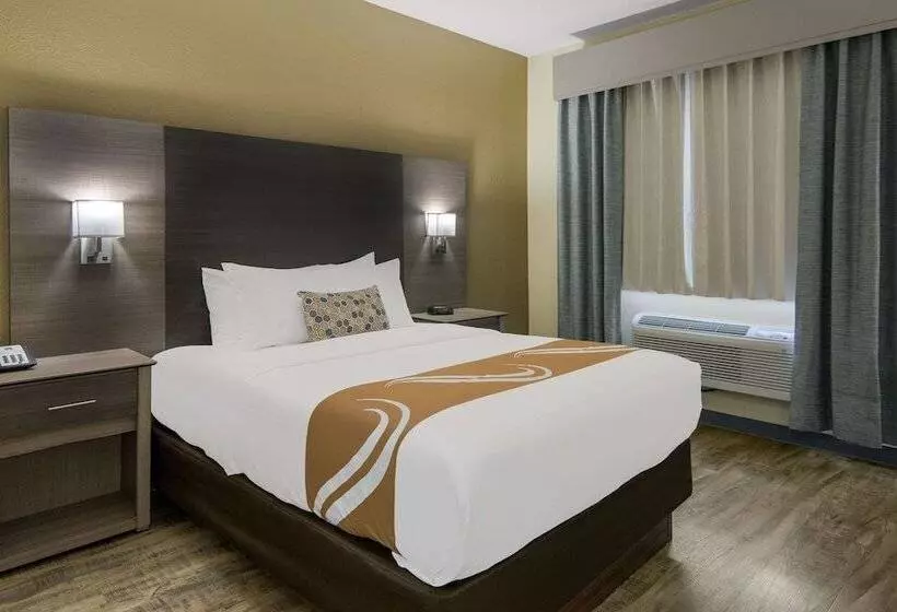 Hotelli Quality Inn & Suites Roanoke   Fort Worth North