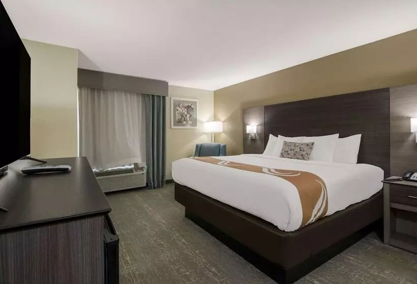 Hotelli Quality Inn & Suites Roanoke   Fort Worth North