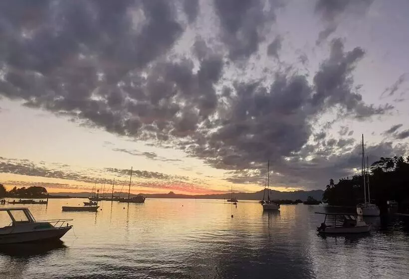 モーテル Bay View Barbers Lodge