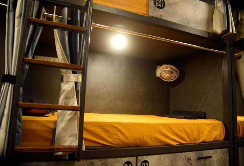 הוסטל Charyana Hotel Ac Dormitory