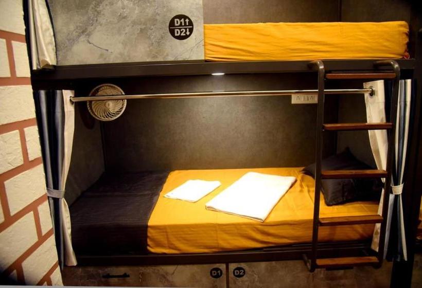 הוסטל Charyana Hotel Ac Dormitory