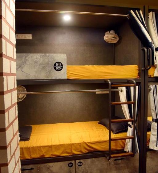 הוסטל Charyana Hotel Ac Dormitory