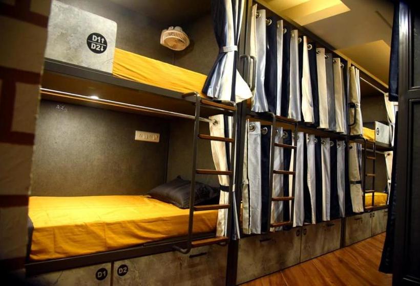 הוסטל Charyana Hotel Ac Dormitory