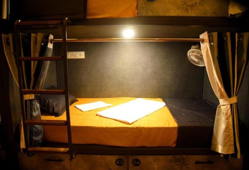 הוסטל Charyana Hotel Ac Dormitory