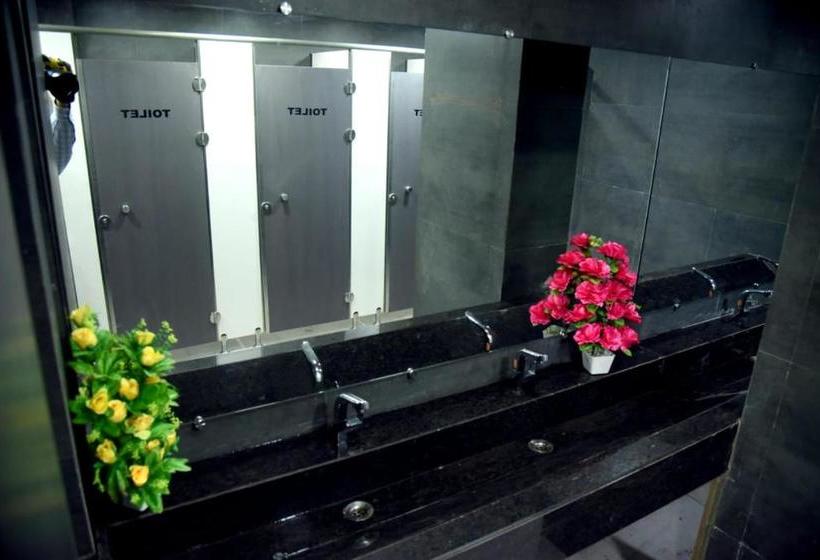 הוסטל Charyana Hotel Ac Dormitory