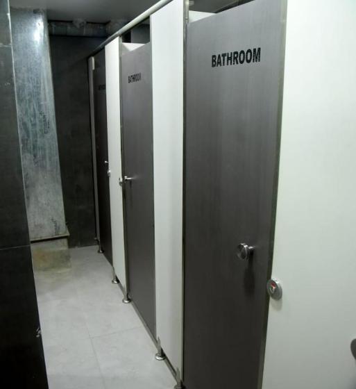 הוסטל Charyana Hotel Ac Dormitory