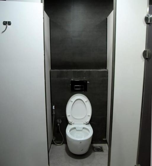 הוסטל Charyana Hotel Ac Dormitory