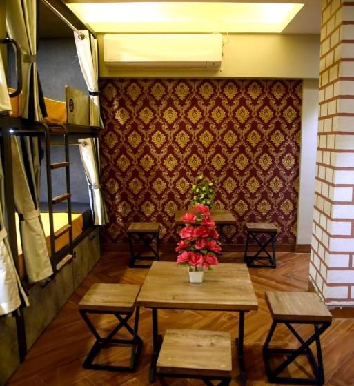 הוסטל Charyana Hotel Ac Dormitory