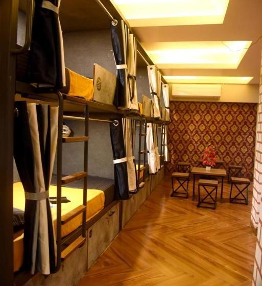 הוסטל Charyana Hotel Ac Dormitory