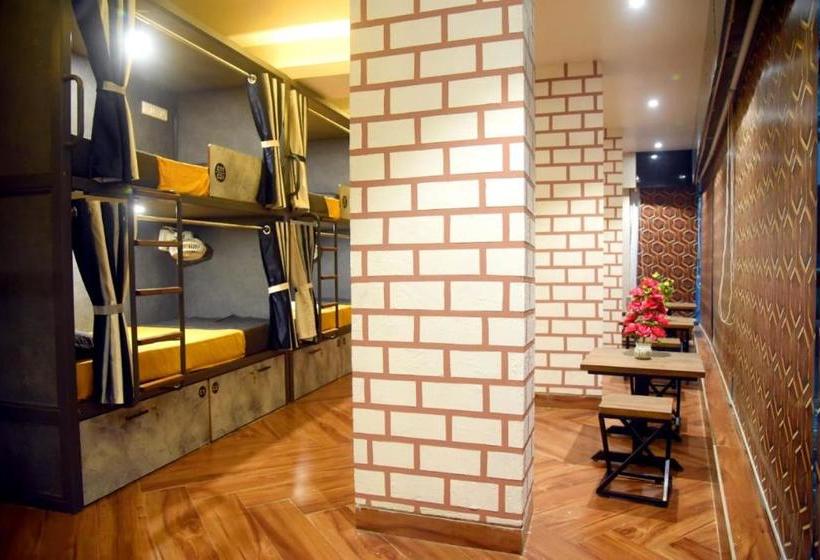 הוסטל Charyana Hotel Ac Dormitory