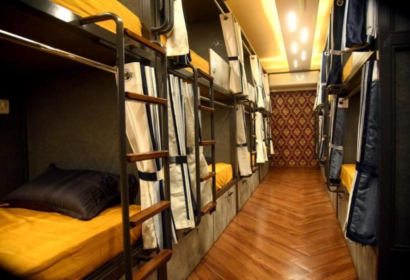 הוסטל Charyana Hotel Ac Dormitory