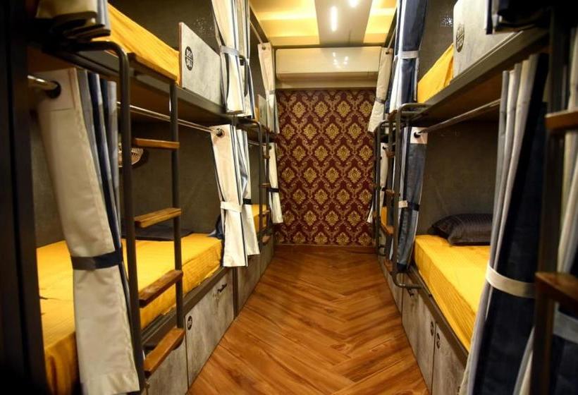 הוסטל Charyana Hotel Ac Dormitory