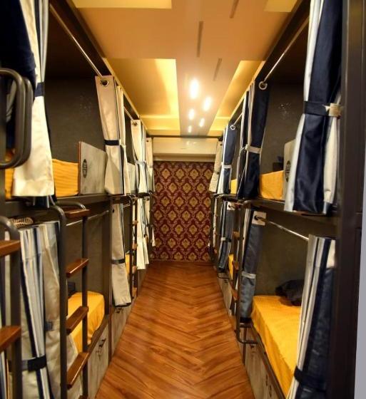 הוסטל Charyana Hotel Ac Dormitory