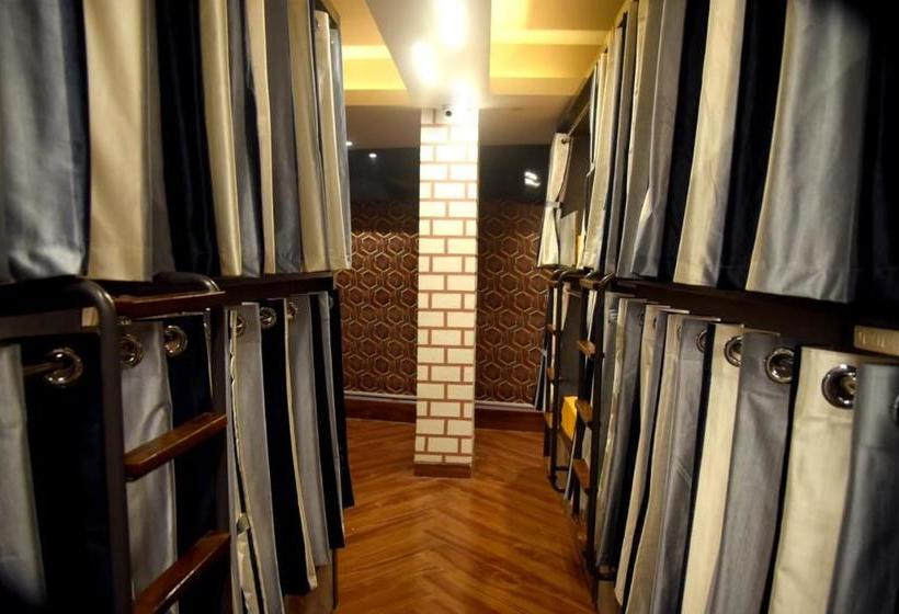 הוסטל Charyana Hotel Ac Dormitory