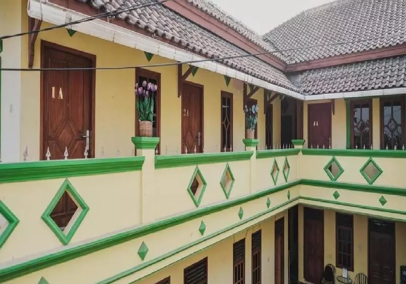 Majatalo Reddoorz Syariah Near Stadion Maulana Yusuf