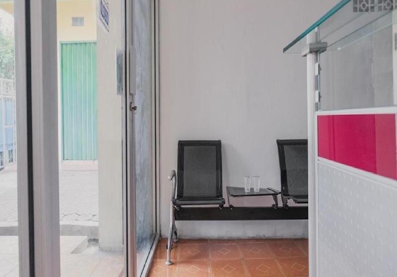 פנסיון Reddoorz Syariah Near Stadion Maulana Yusuf