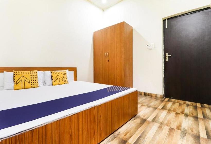 Hotel Spot On 62824  Gold Inn