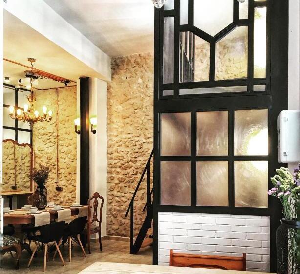 Hostel Numero Trece   Free Towels, Coffee Beans And Remote Check In!