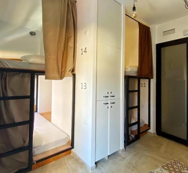 Hostel Numero Trece   Free Towels, Coffee Beans And Remote Check In!