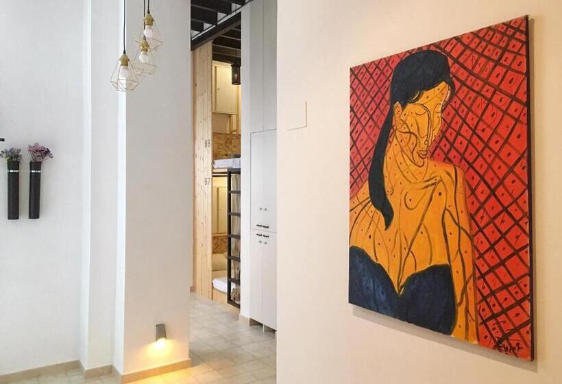 Hostel Numero Trece   Free Towels, Coffee Beans And Remote Check In!