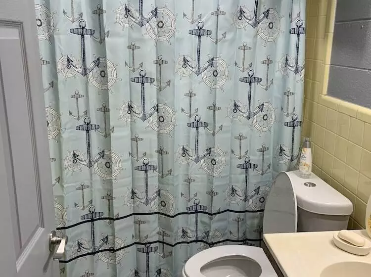 ホテル Birchwood Suites