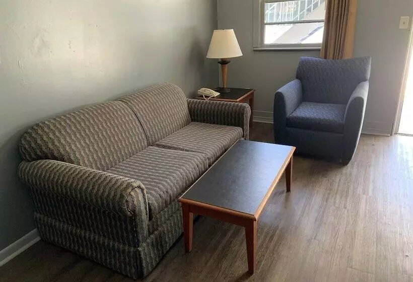 ホテル Birchwood Suites
