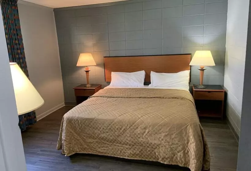 ホテル Birchwood Suites