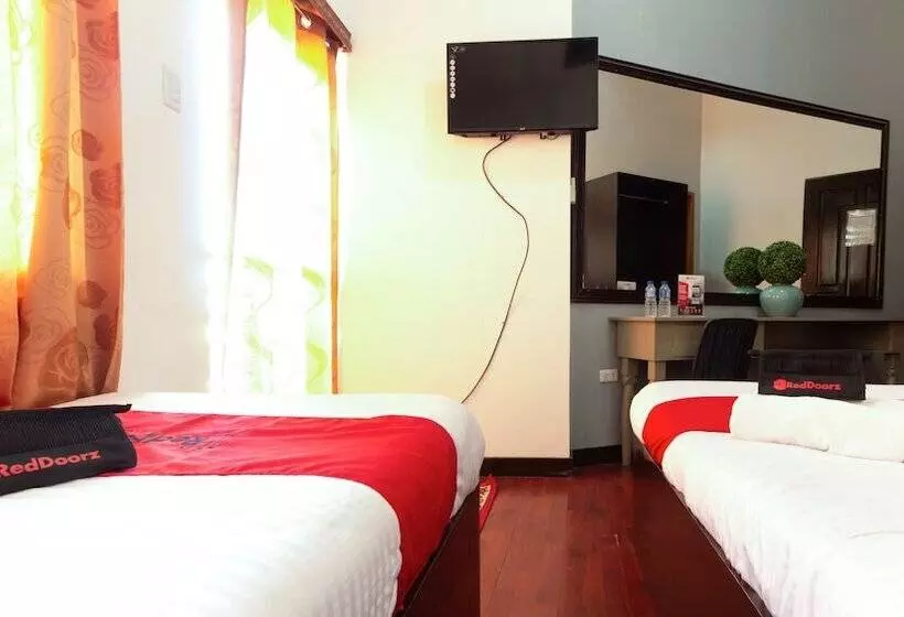 هتل Reddoorz Near Robinsons North Tacloban