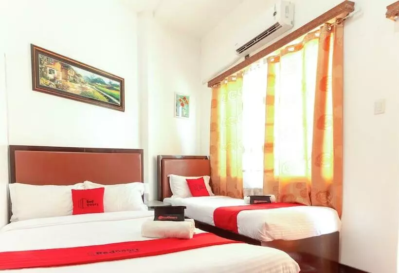 هتل Reddoorz Near Robinsons North Tacloban