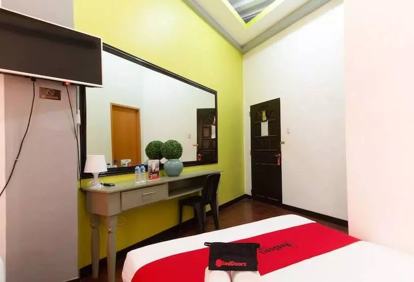 هتل Reddoorz Near Robinsons North Tacloban