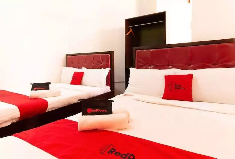 هتل Reddoorz Near Robinsons North Tacloban