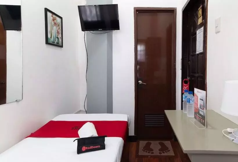 هتل Reddoorz Near Robinsons North Tacloban
