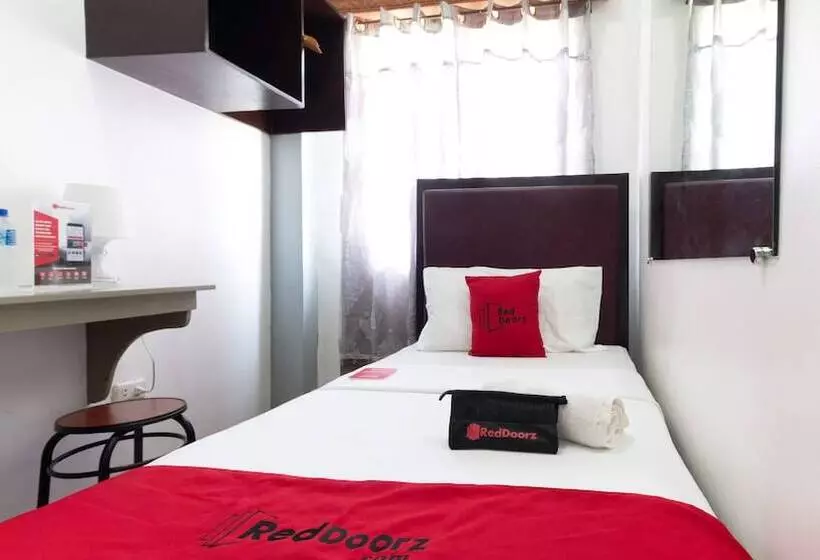 هتل Reddoorz Near Robinsons North Tacloban