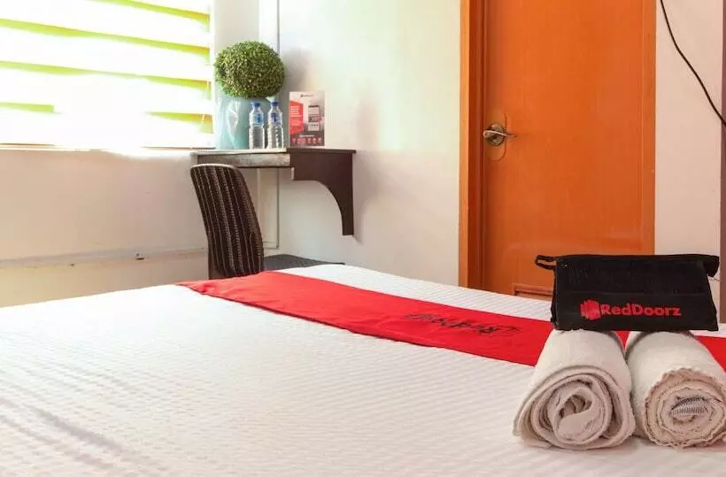 هتل Reddoorz Near Robinsons North Tacloban