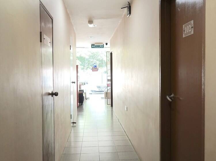 בית מלון כפרי Oyo 89373 Nobel Homestay