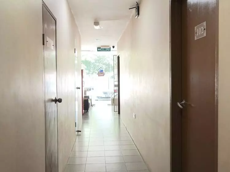 Hotelli Oyo 89373 Nobel Homestay