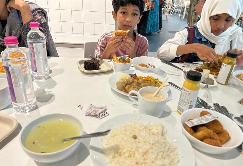 בית מלון כפרי Q One Plaza