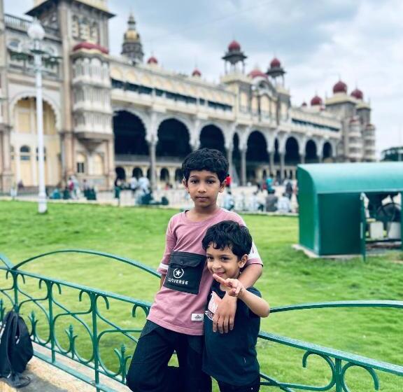 בית מלון כפרי Q One Plaza