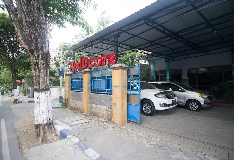 Majatalo Reddoorz Syariah Near Alun Alun Bojonegoro