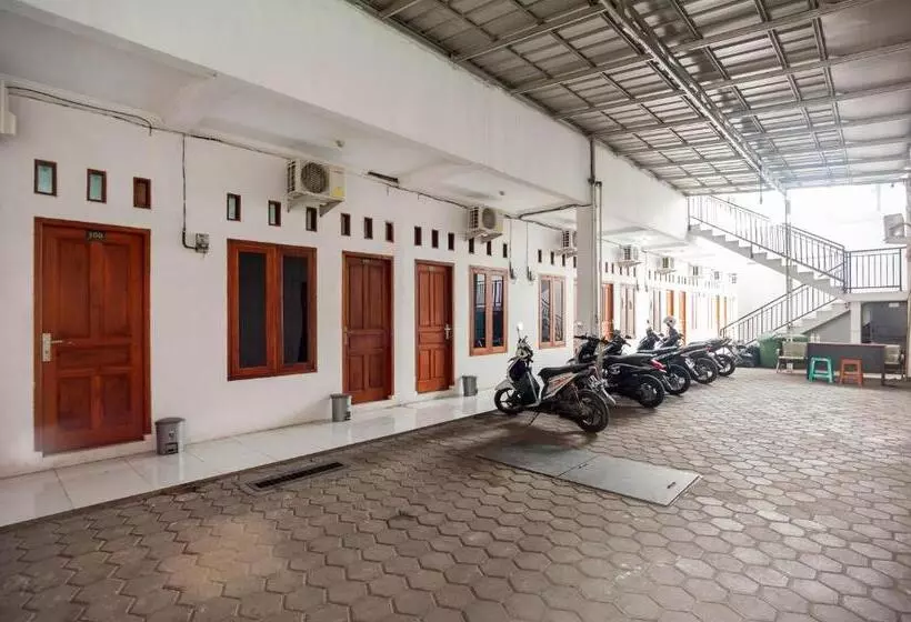 ペンション Reddoorz Syariah Near Jatisampurna Hospital