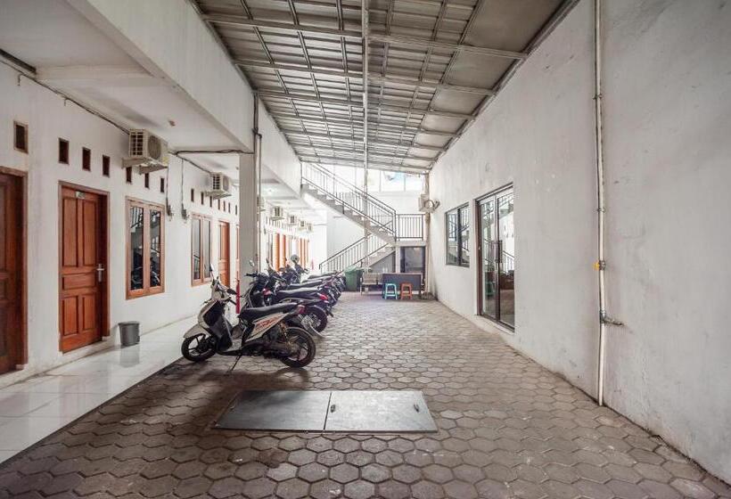 بنسيون Reddoorz Syariah Near Jatisampurna Hospital