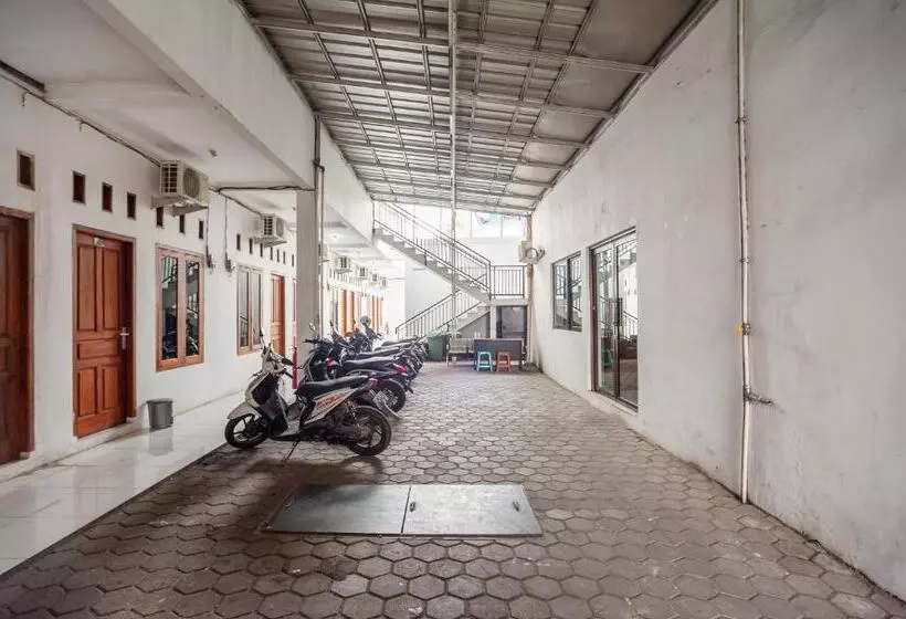 ペンション Reddoorz Syariah Near Jatisampurna Hospital