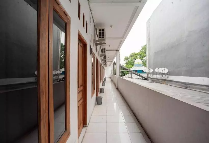 ペンション Reddoorz Syariah Near Jatisampurna Hospital