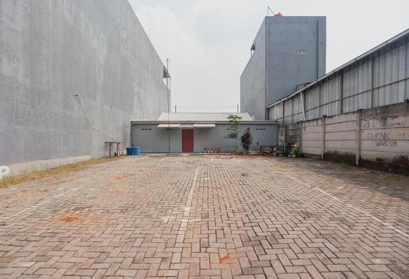 بنسيون Reddoorz Syariah Near Jatisampurna Hospital