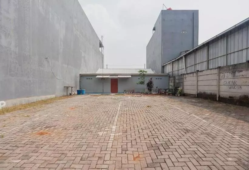 ペンション Reddoorz Syariah Near Jatisampurna Hospital