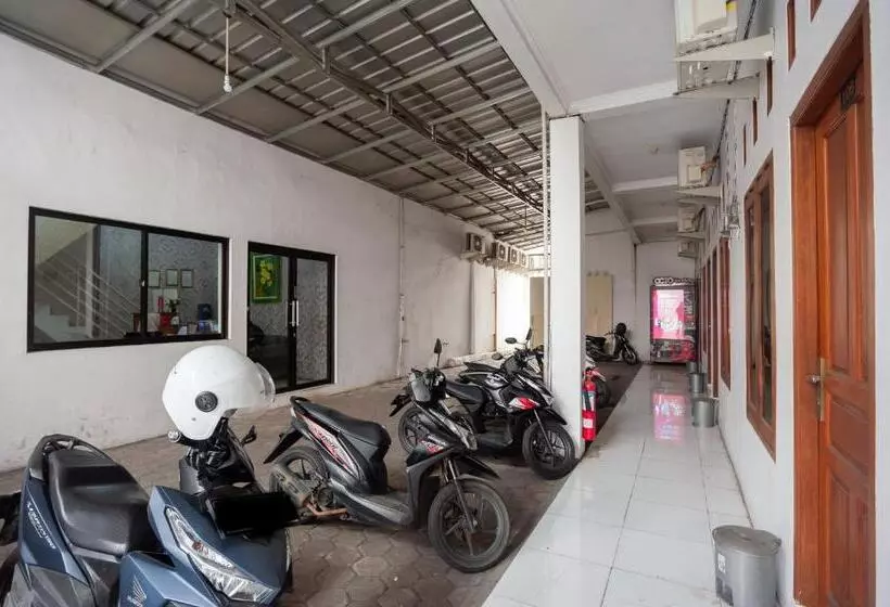 ペンション Reddoorz Syariah Near Jatisampurna Hospital