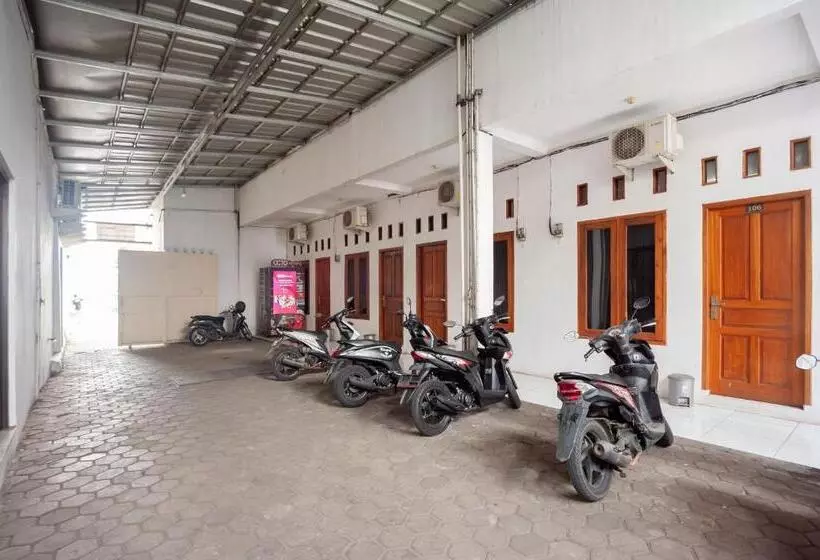 ペンション Reddoorz Syariah Near Jatisampurna Hospital