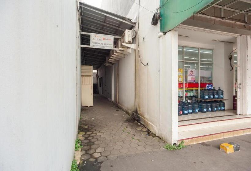 بنسيون Reddoorz Syariah Near Jatisampurna Hospital