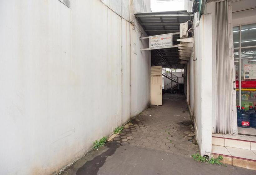 بنسيون Reddoorz Syariah Near Jatisampurna Hospital
