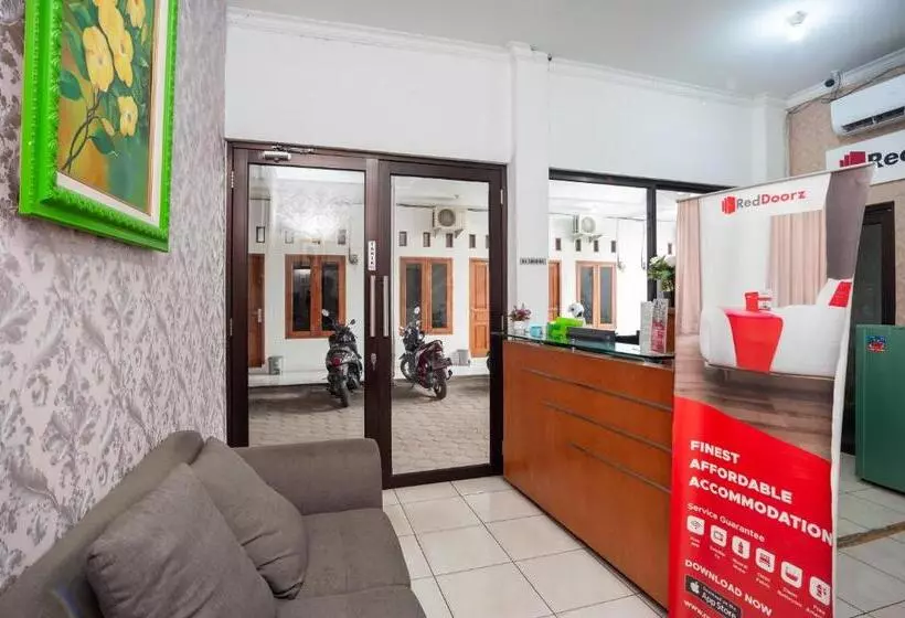ペンション Reddoorz Syariah Near Jatisampurna Hospital